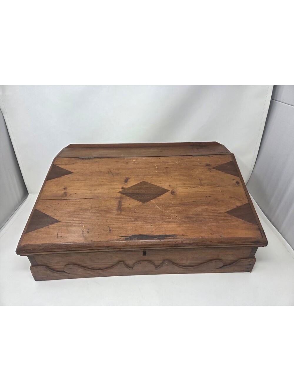 Vintage Victorian Desk Storage Box Chest Inlaid Lid Scalloped Base Locking Top